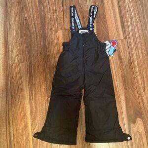 Oshkosh snowpants Brandnew 4T